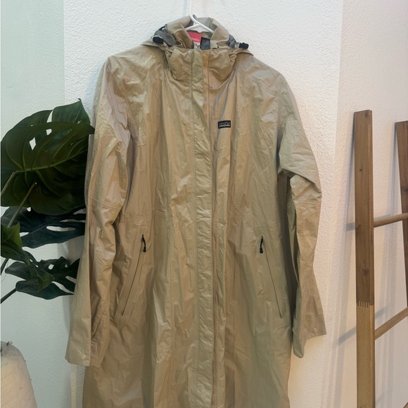Patagonia Women's Khaki Hooded Lightweight Trench Coat - Picture 2 of 16